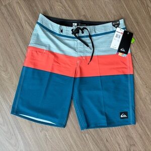 *NWT* Quiksilver Everyday Blocked Vee 20” Board Shorts
